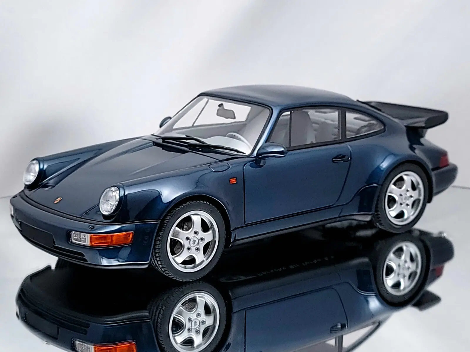 GT Spirit Porsche 911 (964) Turbo 3.3 Amazon Green Resin Model Car 1:18 -  Porsche