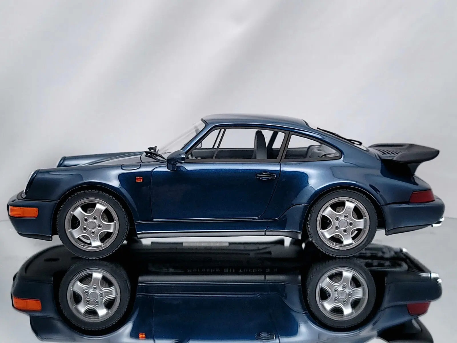 GT Spirit Porsche 911 (964) Turbo 3.3 Amazon Green Resin Model Car 1:18 -  Porsche